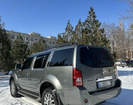 Серый Ниссан Патфайндер, объемом двигателя 2.5 л и пробегом 120 тыс. км за 15600 $, фото 3 на Automoto.ua