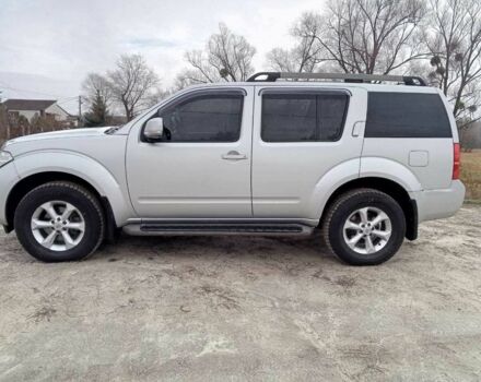 Серый Ниссан Патфайндер, объемом двигателя 2.5 л и пробегом 156 тыс. км за 12500 $, фото 2 на Automoto.ua