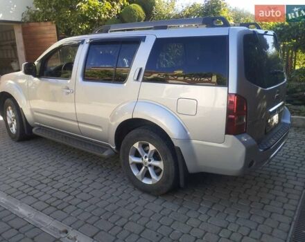 Серый Ниссан Патфайндер, объемом двигателя 2.49 л и пробегом 132 тыс. км за 17500 $, фото 1 на Automoto.ua