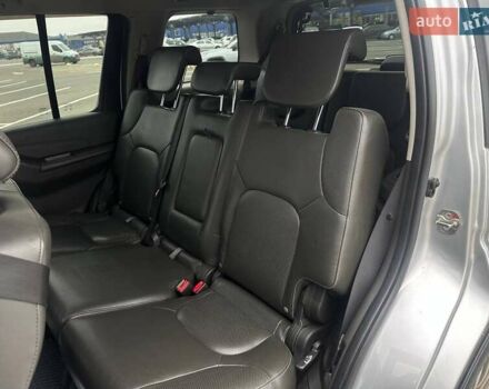 Серый Ниссан Патфайндер, объемом двигателя 2.5 л и пробегом 150 тыс. км за 18000 $, фото 16 на Automoto.ua