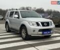 Серый Ниссан Патфайндер, объемом двигателя 2.5 л и пробегом 150 тыс. км за 18000 $, фото 2 на Automoto.ua