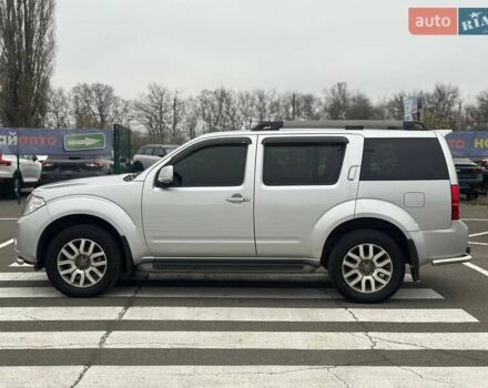 Серый Ниссан Патфайндер, объемом двигателя 2.5 л и пробегом 150 тыс. км за 18000 $, фото 7 на Automoto.ua