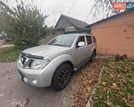 Серый Ниссан Патфайндер, объемом двигателя 2.5 л и пробегом 213 тыс. км за 16500 $, фото 4 на Automoto.ua