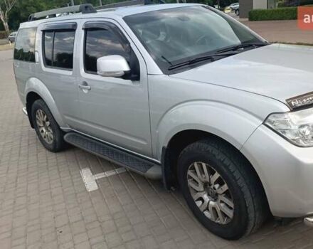 Серый Ниссан Патфайндер, объемом двигателя 2.5 л и пробегом 151 тыс. км за 19000 $, фото 1 на Automoto.ua