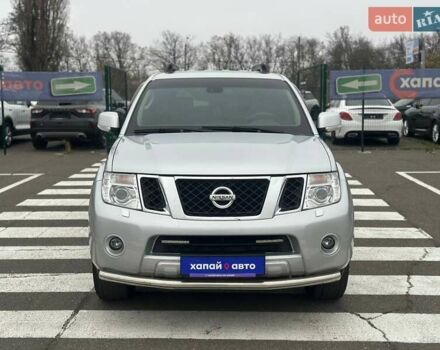 Серый Ниссан Патфайндер, объемом двигателя 2.5 л и пробегом 150 тыс. км за 18000 $, фото 1 на Automoto.ua