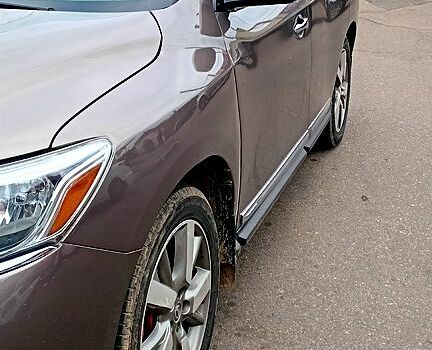 Серый Ниссан Патфайндер, объемом двигателя 3.5 л и пробегом 358 тыс. км за 9100 $, фото 6 на Automoto.ua