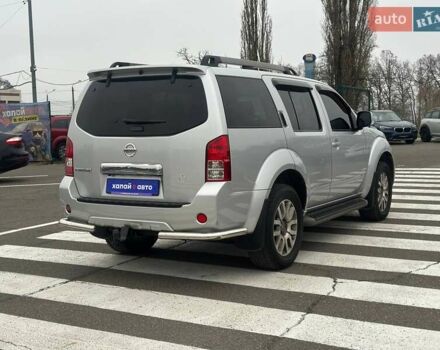 Серый Ниссан Патфайндер, объемом двигателя 2.5 л и пробегом 150 тыс. км за 18000 $, фото 4 на Automoto.ua