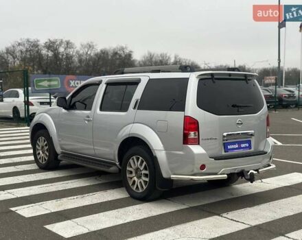 Серый Ниссан Патфайндер, объемом двигателя 2.5 л и пробегом 150 тыс. км за 18000 $, фото 6 на Automoto.ua
