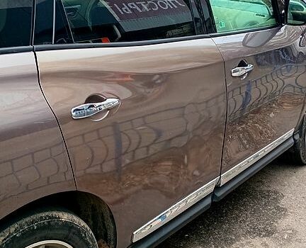 Серый Ниссан Патфайндер, объемом двигателя 3.5 л и пробегом 358 тыс. км за 9100 $, фото 4 на Automoto.ua