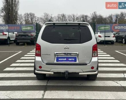 Серый Ниссан Патфайндер, объемом двигателя 2.5 л и пробегом 150 тыс. км за 18000 $, фото 5 на Automoto.ua