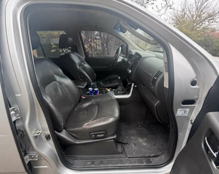 Серый Ниссан Патфайндер, объемом двигателя 2.5 л и пробегом 213 тыс. км за 16500 $, фото 3 на Automoto.ua