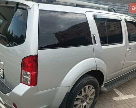 Серый Ниссан Патфайндер, объемом двигателя 2.5 л и пробегом 151 тыс. км за 19000 $, фото 2 на Automoto.ua