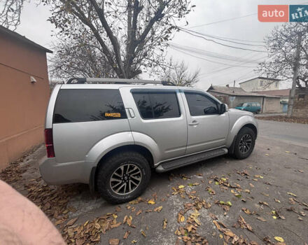 Серый Ниссан Патфайндер, объемом двигателя 2.5 л и пробегом 213 тыс. км за 16500 $, фото 7 на Automoto.ua