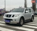 Серый Ниссан Патфайндер, объемом двигателя 2.5 л и пробегом 150 тыс. км за 18000 $, фото 1 на Automoto.ua