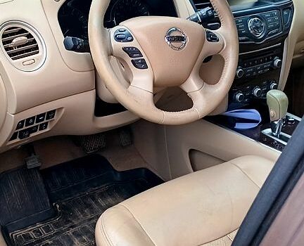 Серый Ниссан Патфайндер, объемом двигателя 3.5 л и пробегом 358 тыс. км за 9100 $, фото 2 на Automoto.ua