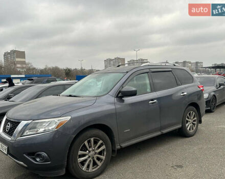 Серый Ниссан Патфайндер, объемом двигателя 2.49 л и пробегом 231 тыс. км за 12900 $, фото 1 на Automoto.ua
