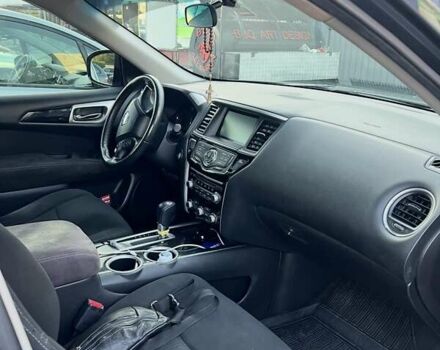 Серый Ниссан Патфайндер, объемом двигателя 3.5 л и пробегом 240 тыс. км за 10000 $, фото 2 на Automoto.ua