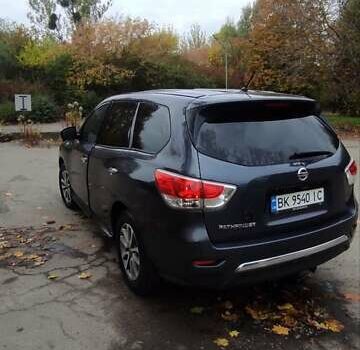 Серый Ниссан Патфайндер, объемом двигателя 3.5 л и пробегом 205 тыс. км за 11800 $, фото 6 на Automoto.ua