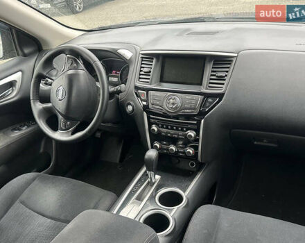 Серый Ниссан Патфайндер, объемом двигателя 2.49 л и пробегом 231 тыс. км за 12900 $, фото 4 на Automoto.ua