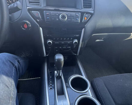 Сірий Ніссан Патфайндер, об'ємом двигуна 3.5 л та пробігом 239 тис. км за 11500 $, фото 17 на Automoto.ua