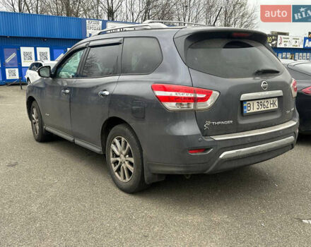 Серый Ниссан Патфайндер, объемом двигателя 2.49 л и пробегом 231 тыс. км за 12900 $, фото 7 на Automoto.ua