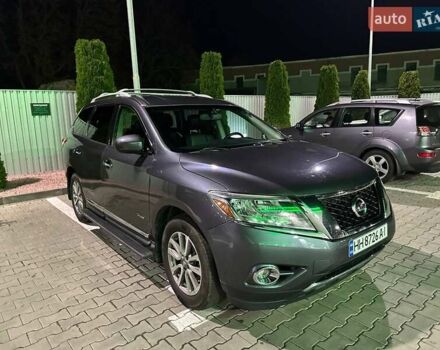 Серый Ниссан Патфайндер, объемом двигателя 2.49 л и пробегом 164 тыс. км за 12799 $, фото 2 на Automoto.ua