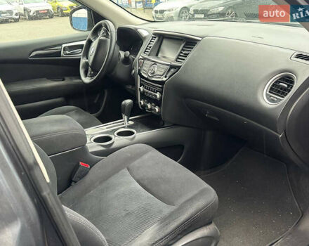 Серый Ниссан Патфайндер, объемом двигателя 2.49 л и пробегом 231 тыс. км за 12900 $, фото 3 на Automoto.ua