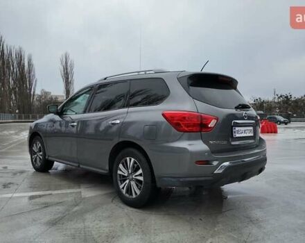 Серый Ниссан Патфайндер, объемом двигателя 3.5 л и пробегом 138 тыс. км за 14990 $, фото 3 на Automoto.ua