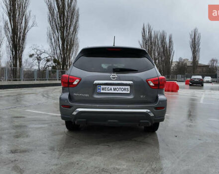 Серый Ниссан Патфайндер, объемом двигателя 3.5 л и пробегом 138 тыс. км за 14990 $, фото 4 на Automoto.ua