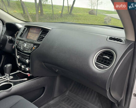 Сірий Ніссан Патфайндер, об'ємом двигуна 3.5 л та пробігом 171 тис. км за 12750 $, фото 33 на Automoto.ua