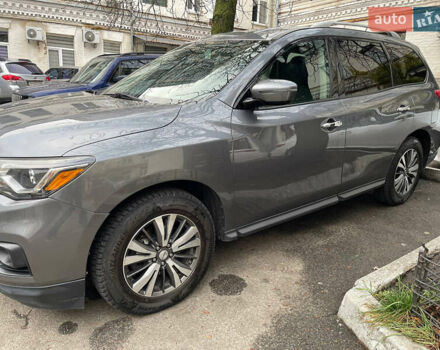 Серый Ниссан Патфайндер, объемом двигателя 3.5 л и пробегом 161 тыс. км за 14990 $, фото 1 на Automoto.ua