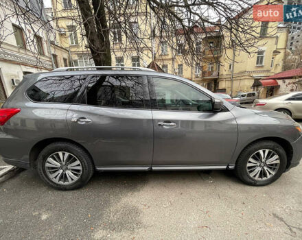 Серый Ниссан Патфайндер, объемом двигателя 3.5 л и пробегом 161 тыс. км за 14990 $, фото 2 на Automoto.ua