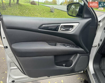 Сірий Ніссан Патфайндер, об'ємом двигуна 3.5 л та пробігом 171 тис. км за 12750 $, фото 13 на Automoto.ua