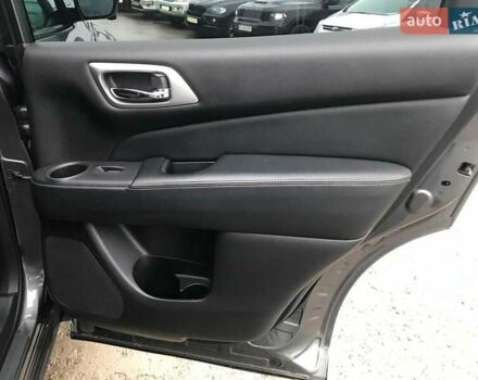 Серый Ниссан Патфайндер, объемом двигателя 3.5 л и пробегом 93 тыс. км за 20190 $, фото 14 на Automoto.ua