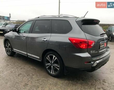 Серый Ниссан Патфайндер, объемом двигателя 3.5 л и пробегом 93 тыс. км за 20190 $, фото 6 на Automoto.ua