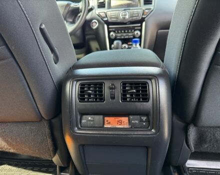 Серый Ниссан Патфайндер, объемом двигателя 3.5 л и пробегом 160 тыс. км за 12999 $, фото 20 на Automoto.ua