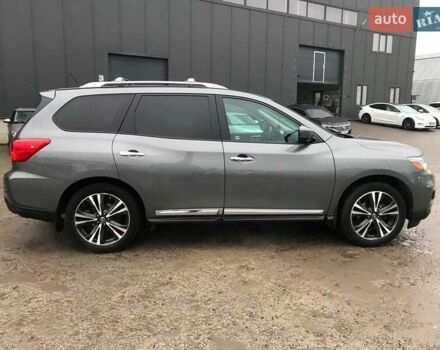 Серый Ниссан Патфайндер, объемом двигателя 3.5 л и пробегом 93 тыс. км за 20190 $, фото 7 на Automoto.ua