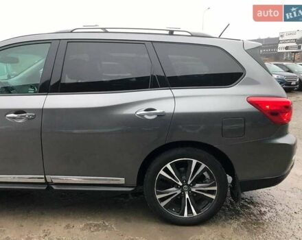 Серый Ниссан Патфайндер, объемом двигателя 3.5 л и пробегом 93 тыс. км за 20190 $, фото 3 на Automoto.ua