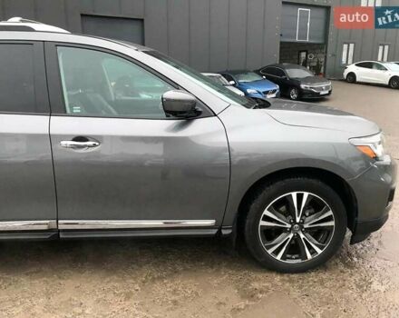 Серый Ниссан Патфайндер, объемом двигателя 3.5 л и пробегом 93 тыс. км за 20190 $, фото 11 на Automoto.ua