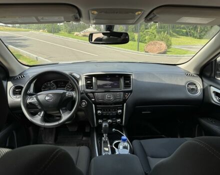 Серый Ниссан Патфайндер, объемом двигателя 3.5 л и пробегом 160 тыс. км за 12999 $, фото 3 на Automoto.ua
