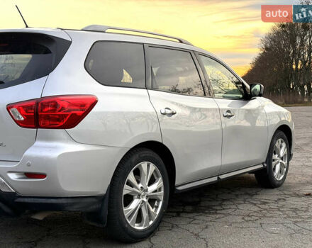 Серый Ниссан Патфайндер, объемом двигателя 3.5 л и пробегом 169 тыс. км за 15500 $, фото 5 на Automoto.ua