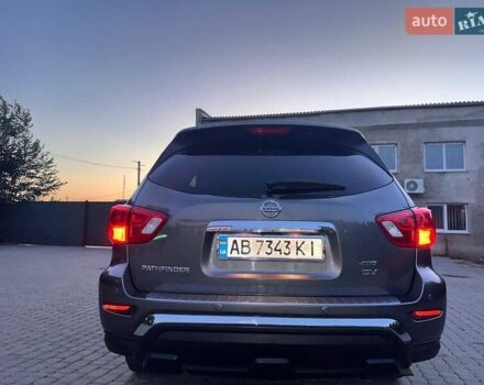 Серый Ниссан Патфайндер, объемом двигателя 3.5 л и пробегом 100 тыс. км за 18600 $, фото 6 на Automoto.ua
