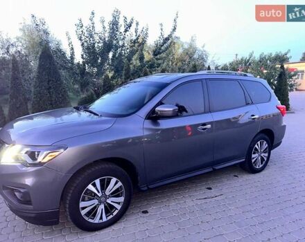 Серый Ниссан Патфайндер, объемом двигателя 3.5 л и пробегом 100 тыс. км за 18600 $, фото 2 на Automoto.ua