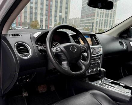 Серый Ниссан Патфайндер, объемом двигателя 0 л и пробегом 176 тыс. км за 13700 $, фото 10 на Automoto.ua