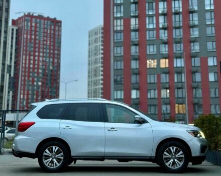 Серый Ниссан Патфайндер, объемом двигателя 0 л и пробегом 176 тыс. км за 13700 $, фото 5 на Automoto.ua