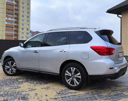 Серый Ниссан Патфайндер, объемом двигателя 3.5 л и пробегом 132 тыс. км за 18800 $, фото 5 на Automoto.ua