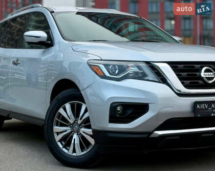 Серый Ниссан Патфайндер, объемом двигателя 3.5 л и пробегом 176 тыс. км за 13700 $, фото 6 на Automoto.ua