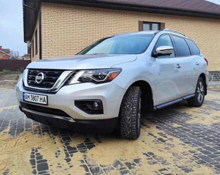 Серый Ниссан Патфайндер, объемом двигателя 3.5 л и пробегом 132 тыс. км за 18800 $, фото 1 на Automoto.ua