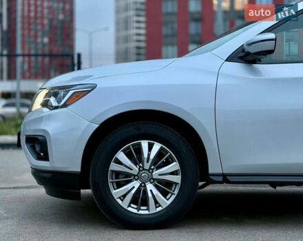 Серый Ниссан Патфайндер, объемом двигателя 3.5 л и пробегом 176 тыс. км за 13700 $, фото 10 на Automoto.ua