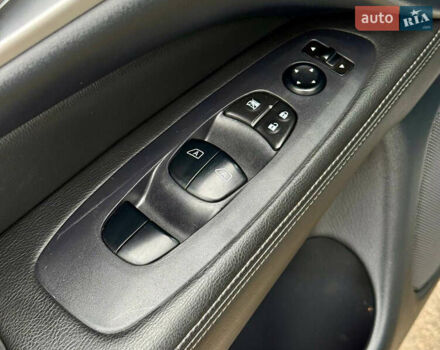 Серый Ниссан Патфайндер, объемом двигателя 3.5 л и пробегом 176 тыс. км за 13700 $, фото 17 на Automoto.ua